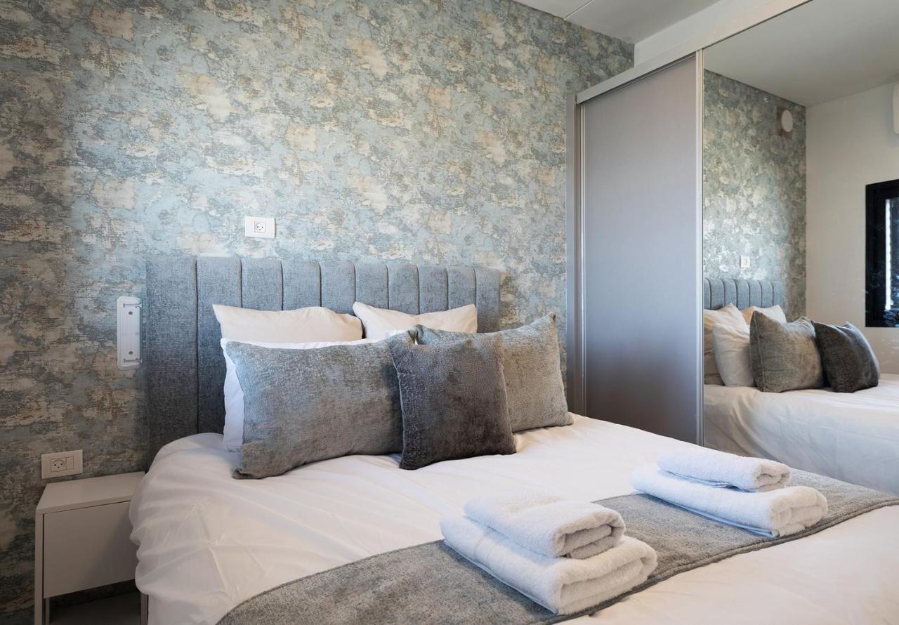 Yalarent Sea-Breeze Penthouse With Jacuzzi Apartment Bat Yam Exterior photo